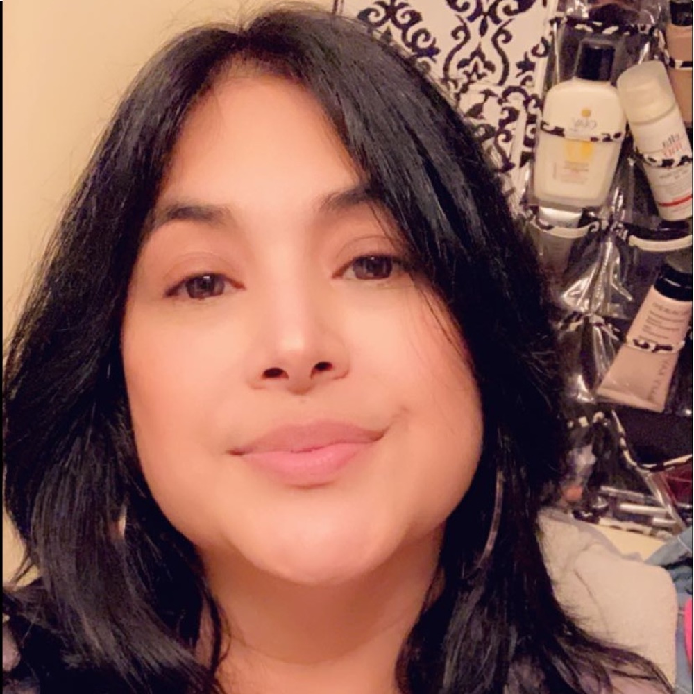 Meet your Posher, Adrienne